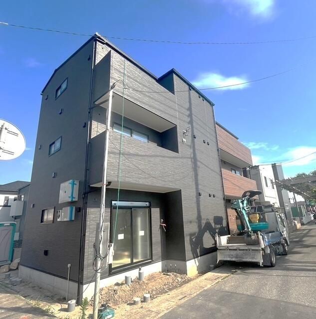 【春日部市谷原のアパートの建物外観】