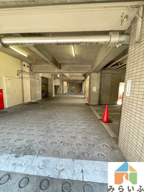 【名古屋市千種区春岡のマンションのエントランス】