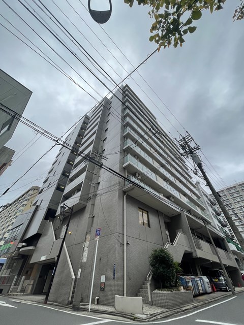 【名古屋市千種区春岡のマンションの建物外観】