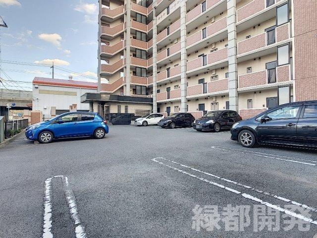 【下関市秋根南町のマンションの駐車場】