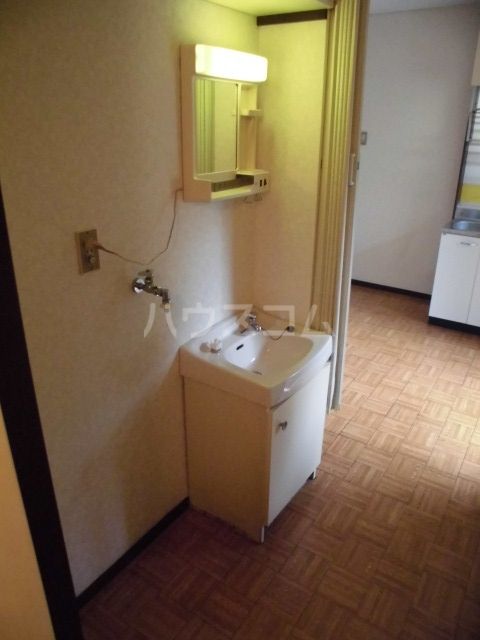 【葛飾区東四つ木のアパートの洗面設備】