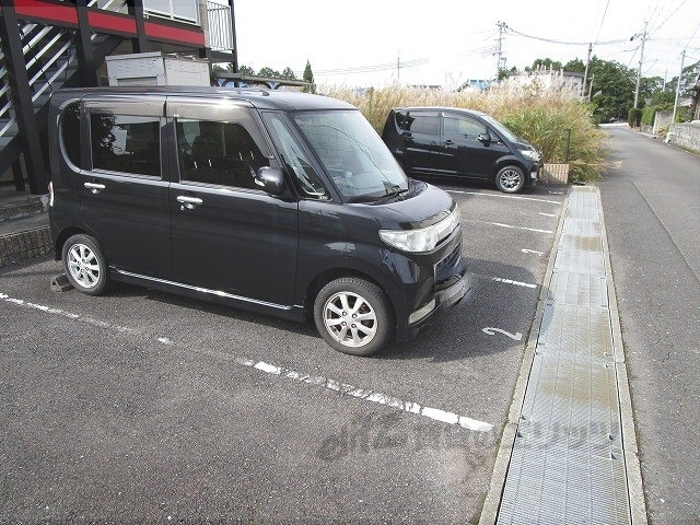 【甲賀市甲賀町大原市場のアパートの駐車場】