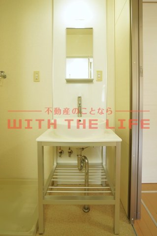 洗面設備　独立洗面台、朝の身支度には欠かせません