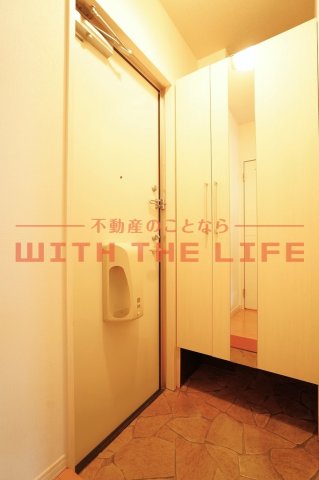 玄関　収納もある玄関です