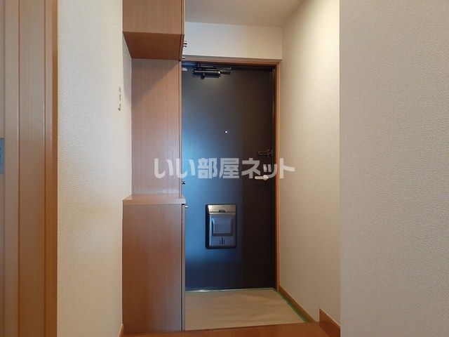 【甲府市東光寺のマンションの玄関】