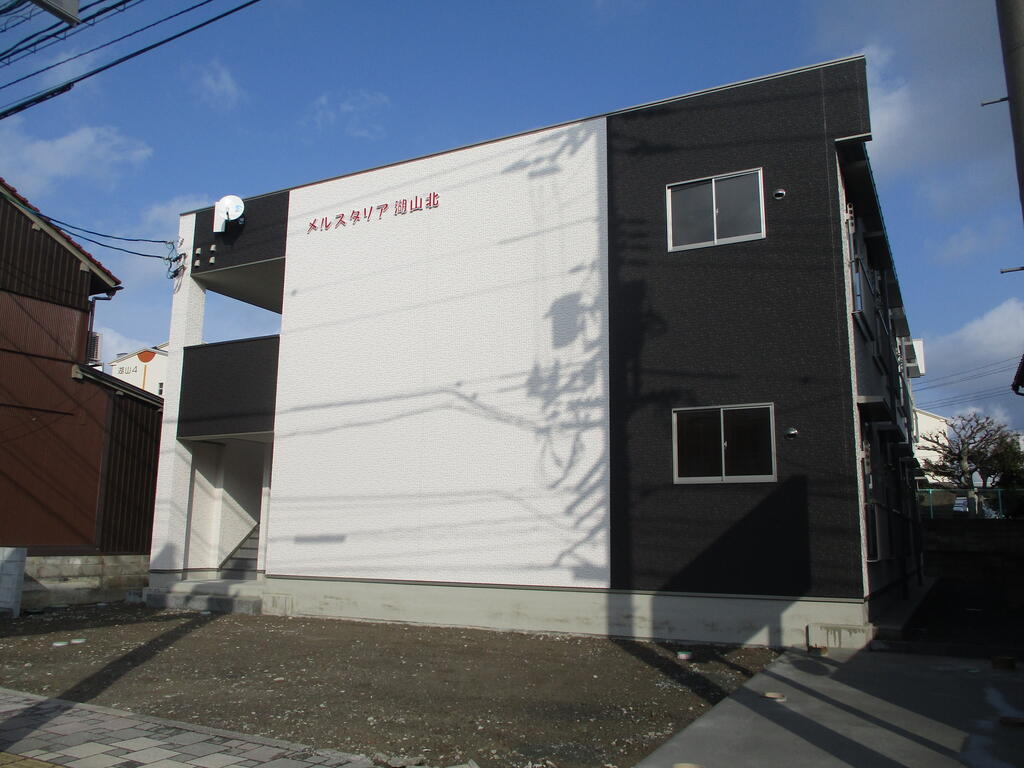 建物外観　ネット無料！鳥大生におすすめ！築浅のオール電化アパートです。