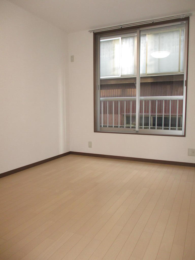 居室・リビング　南東向きの部屋です。