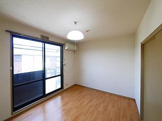 その他部屋・スペース　広くて明るい寝室