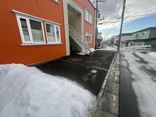 【函館市亀田本町のアパートの駐車場】