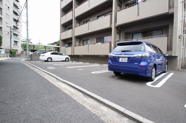 広島市東区牛田本町のマンションの建物外観