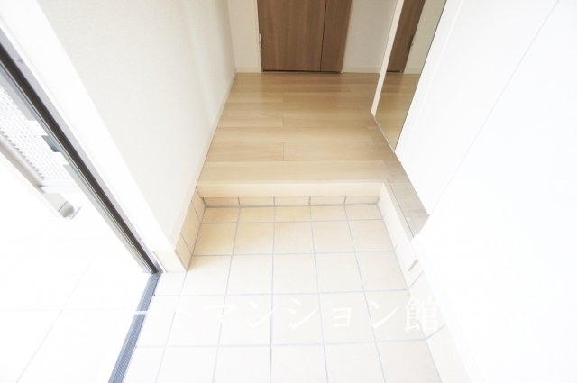 玄関　同施工会社、同型タイプです