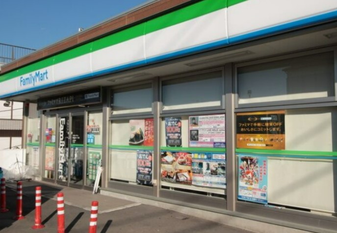 コンビニ　ファミリーマート 横浜神大寺一丁目店（コンビニ）まで496m