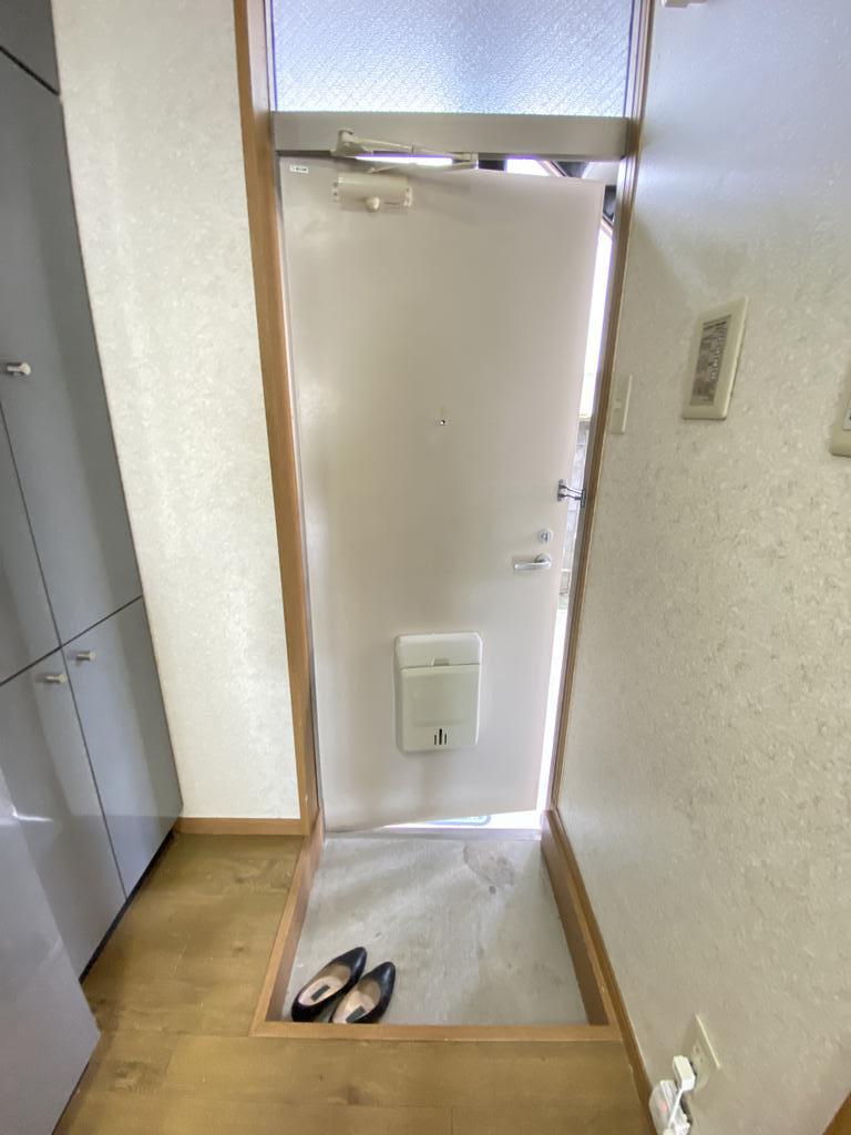 玄関　洗濯機置場