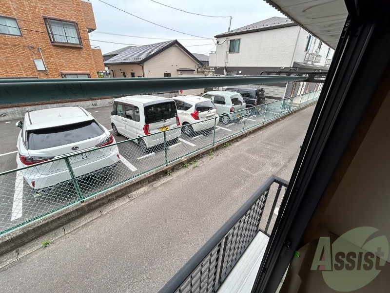 バルコニー　バルコニーは洗濯物を干しておけるスペースがあります。