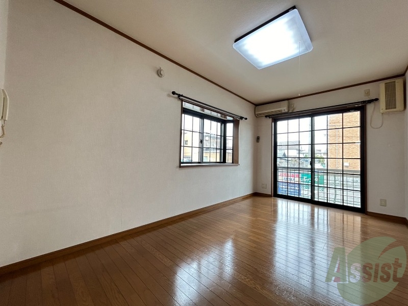 居室・リビング　こちら生活のメインとなる洋室になります。