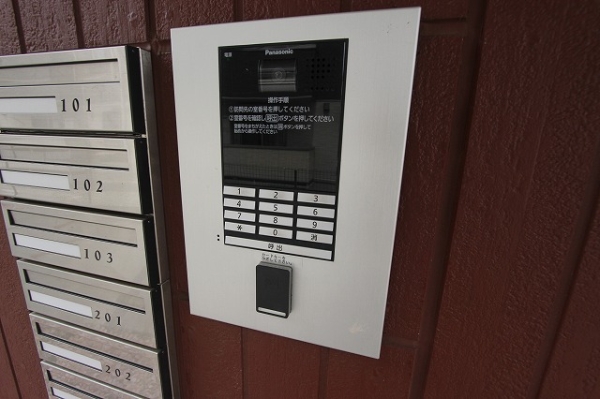 エントランス　オートロック付き玄関