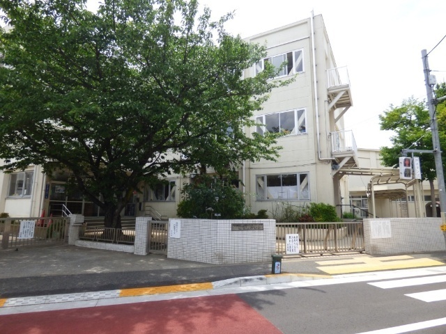 小学校　江戸川区立本一色小学校（小学校）まで297m