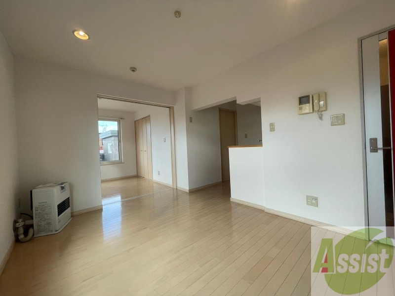 居室・リビング　広くてキレイなお部屋が広がっていて、充実した生活が送れそう。