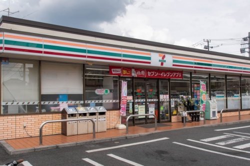 コンビニ　セブンイレブン 足立古千谷本町３丁目店（コンビニ）まで198m