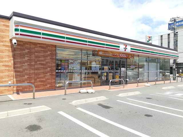 コンビニ　セブンイレブン浅井町大日比野店（コンビニ）まで321m