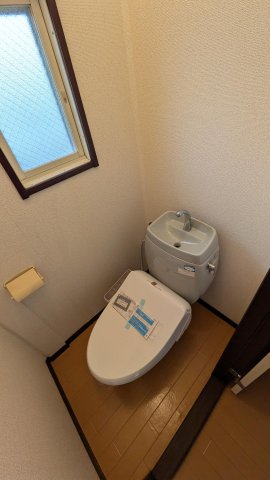 トイレ　トイレはウォシュレット取替しました。