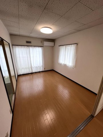 居室・リビング　陽当たりの良いリビング