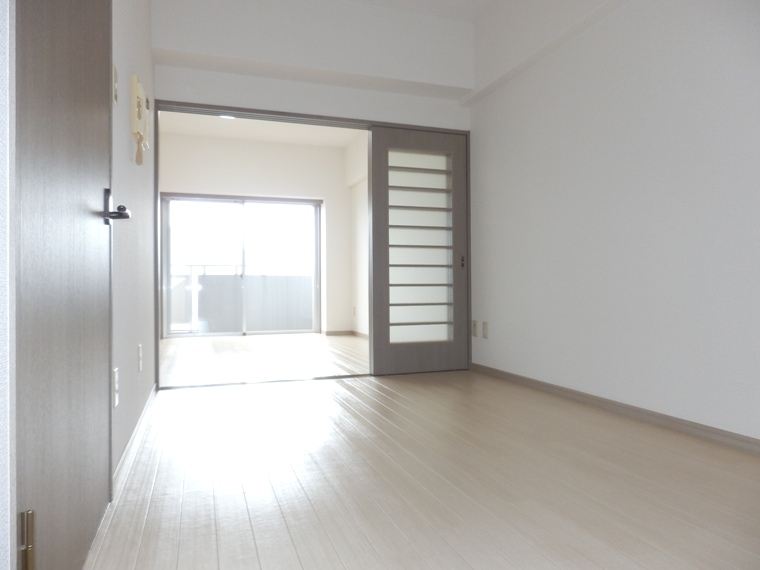 居室・リビング　ＤＫから洋室8帖