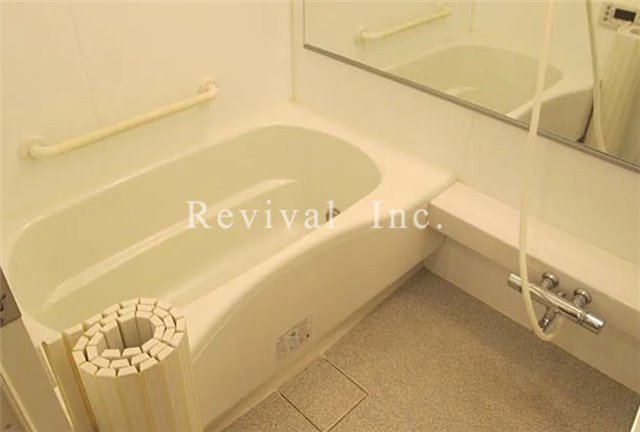 バス・シャワールーム　もちろん追い焚き機能付き