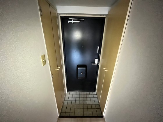 玄関　※別号室のお写真になります。