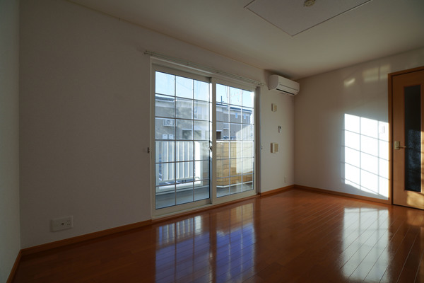 居室・リビング　同じ建物の別の部屋