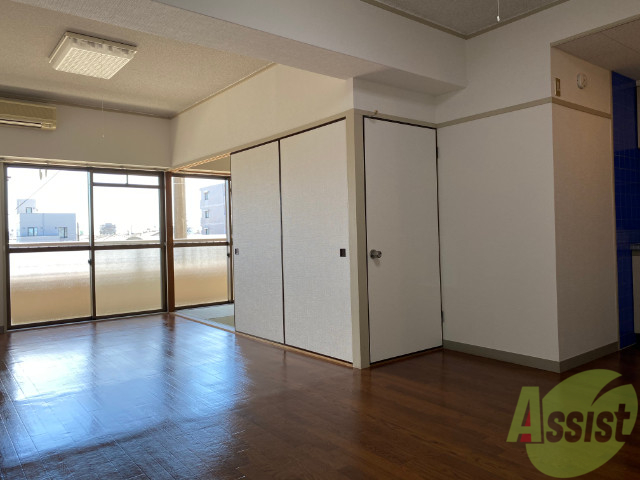 居室・リビング　広くてきれいなＬＤＫが広がっていて居心地が良さそうですね。