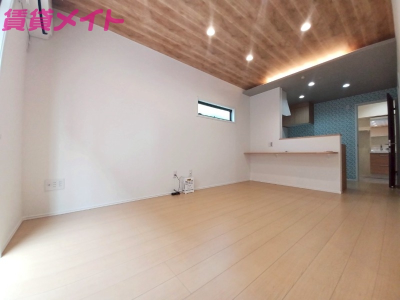 居室・リビング　同物件別室写真