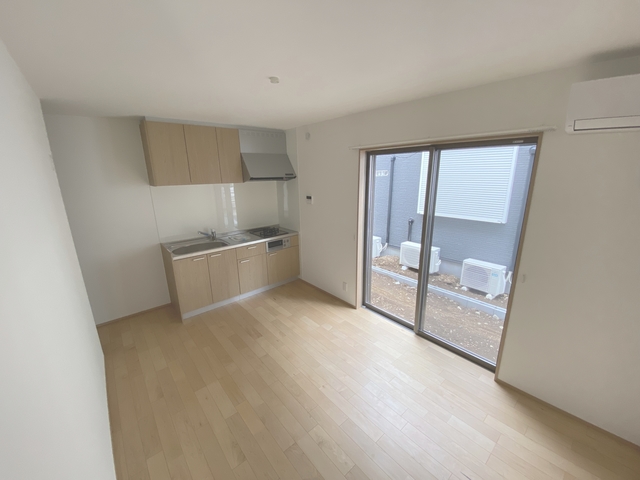 居室・リビング　明るいリビング