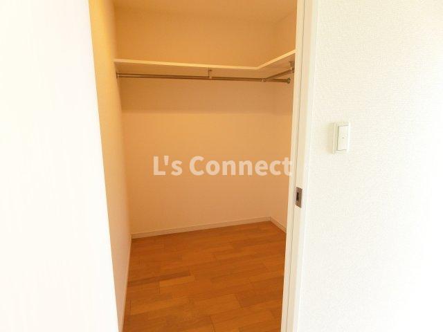 収納　ウォークインクローゼットでお荷物もすっきり収納。