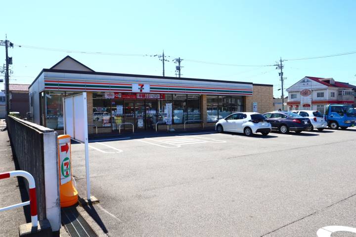コンビニ　セブン－イレブン白山八ツ矢町店（コンビニ）まで254m