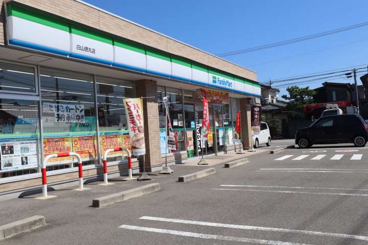コンビニ　ファミリーマート白山徳丸店（コンビニ）まで689m