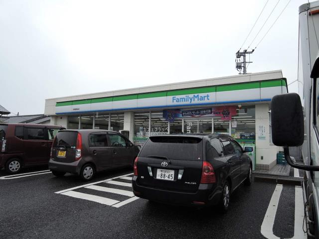 コンビニ　ファミリーマート吉野菖蒲谷店（コンビニ）まで357m