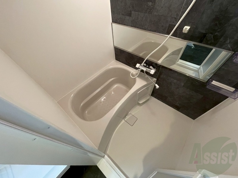 バス・シャワールーム　お風呂になります。一日の疲れを癒してくださいね。