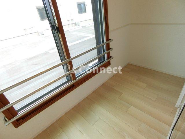 その他　サンルームで天気を気にせず洗濯できます。