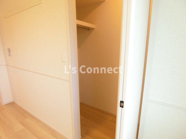 収納　ウォークインクローゼットでお荷物もすっきり収納。