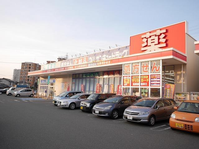 ドラックストア　株式会社サンキュードラッグ／小倉愛宕薬局（ドラッグストア）まで371m