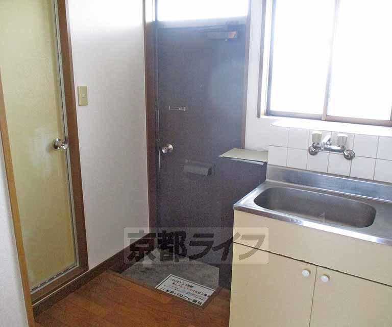 玄関　広々とした部屋です。