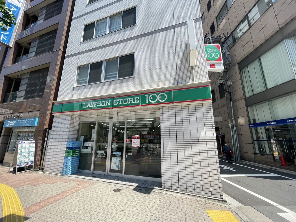 コンビニ　ローソンストア100台東上野三丁目店（コンビニ）まで1m