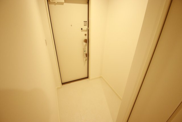 玄関　※別号室の参考写真です。