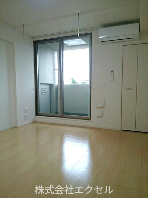 居室・リビング　エアコン付きです。