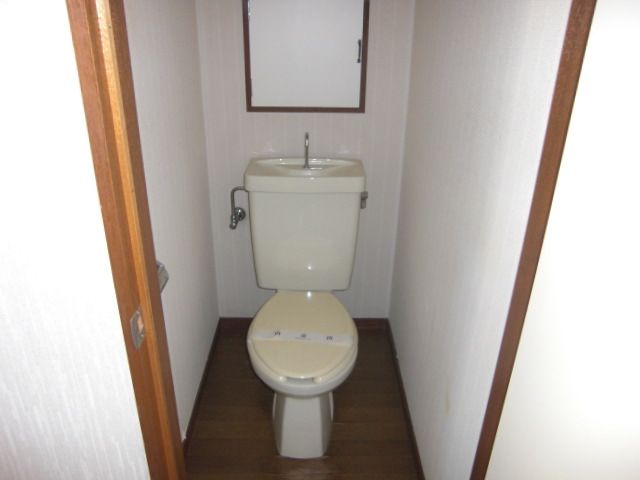 トイレ　シンプルなトイレですが、清潔感があります。