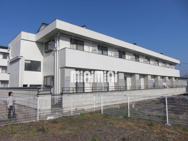 建物外観　青空に映える日当たり良好な物件。