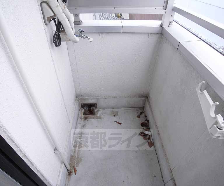 バルコニー　洗濯機は室外です。