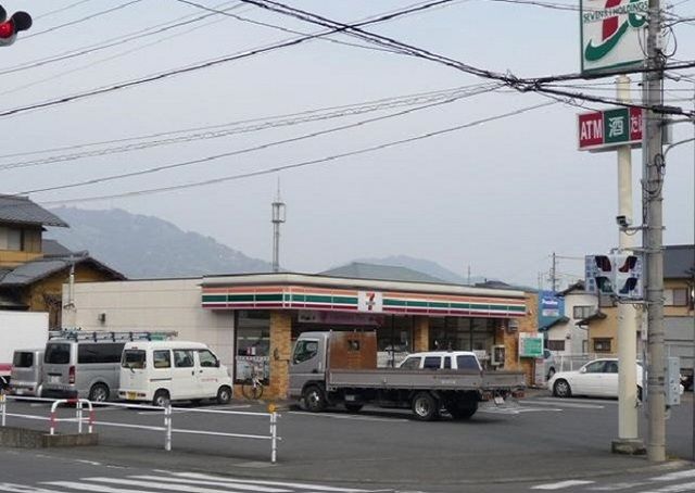 コンビニ　セブンイレブン　小土店（コンビニ）まで450m