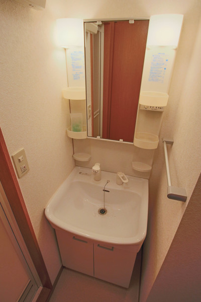 洗面設備　同じ建物の別のお部屋